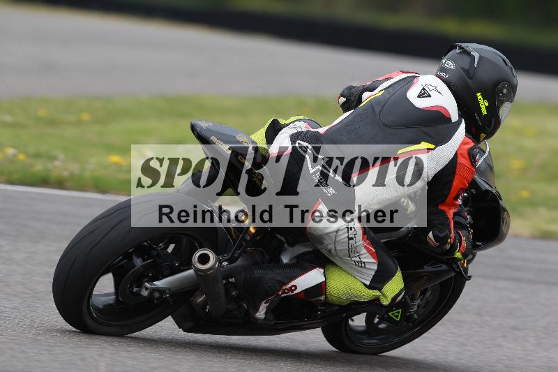Archiv-2022/13 25.04.2022 Plüss Moto Sport ADR/Freies Fahren/backside